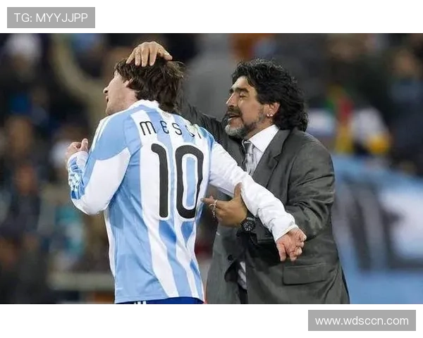 历史足球巨星巅峰对决：梅西、C罗、贝利、马拉多纳谁才是最伟大的球员