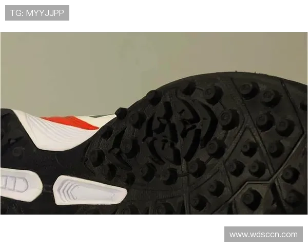 球星穿的足球鞋钉数解析不同钉数如何影响比赛表现与球场表现